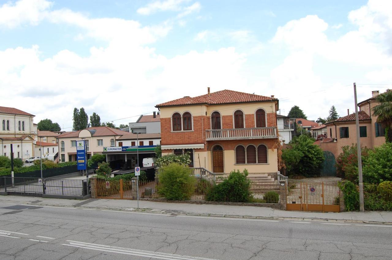 Locazione Turistica Elite Parco Brentelle Bed & Breakfast - Chiesanuova 135 E 167 Padova Luaran gambar