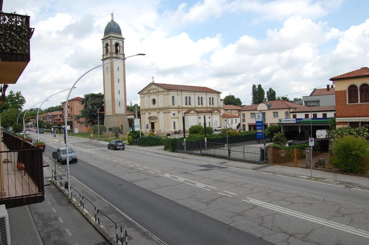 Locazione Turistica Elite Parco Brentelle Bed & Breakfast - Chiesanuova 135 E 167 Padova Luaran gambar