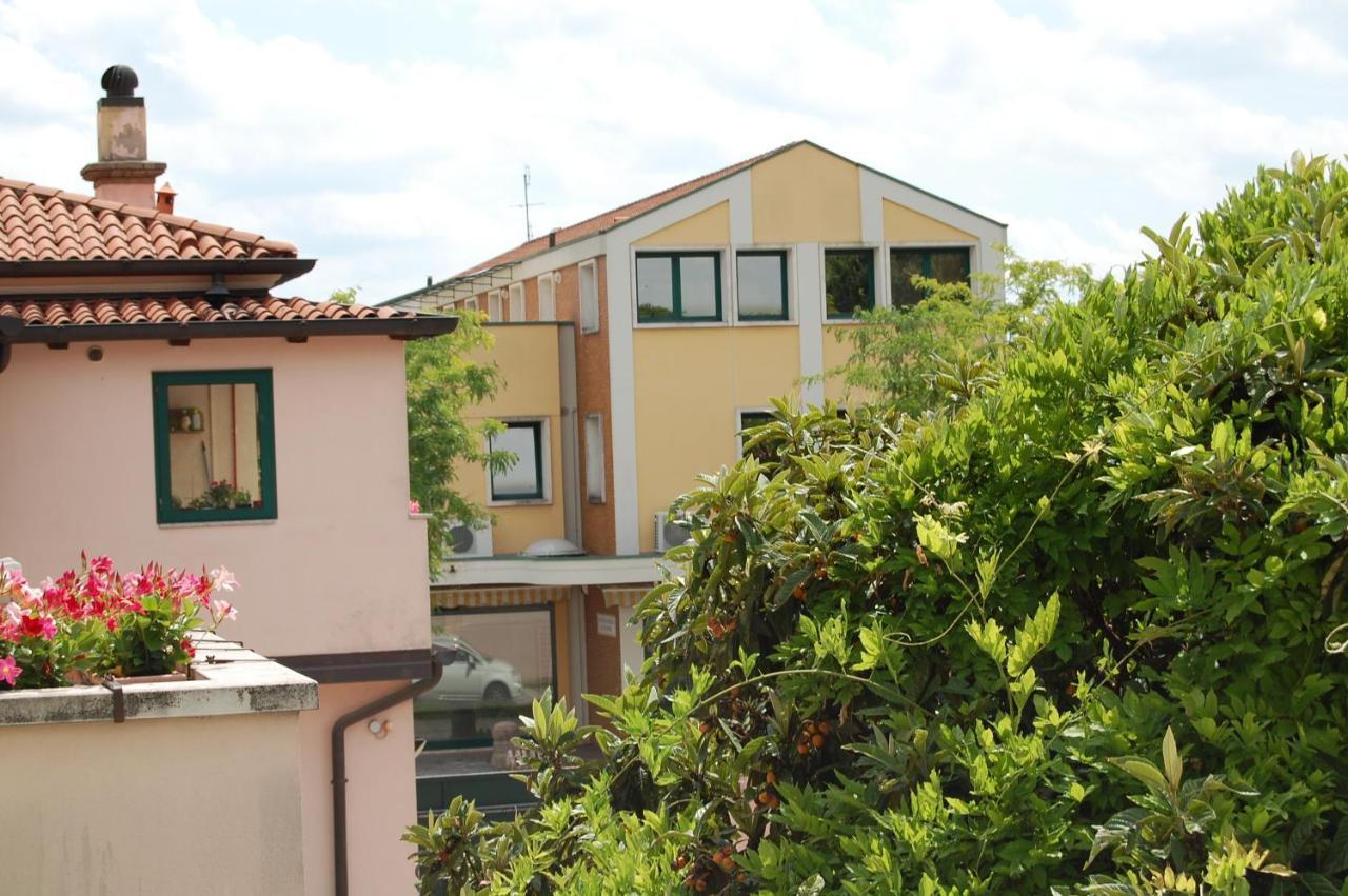 Locazione Turistica Elite Parco Brentelle Bed & Breakfast - Chiesanuova 135 E 167 Padova Luaran gambar